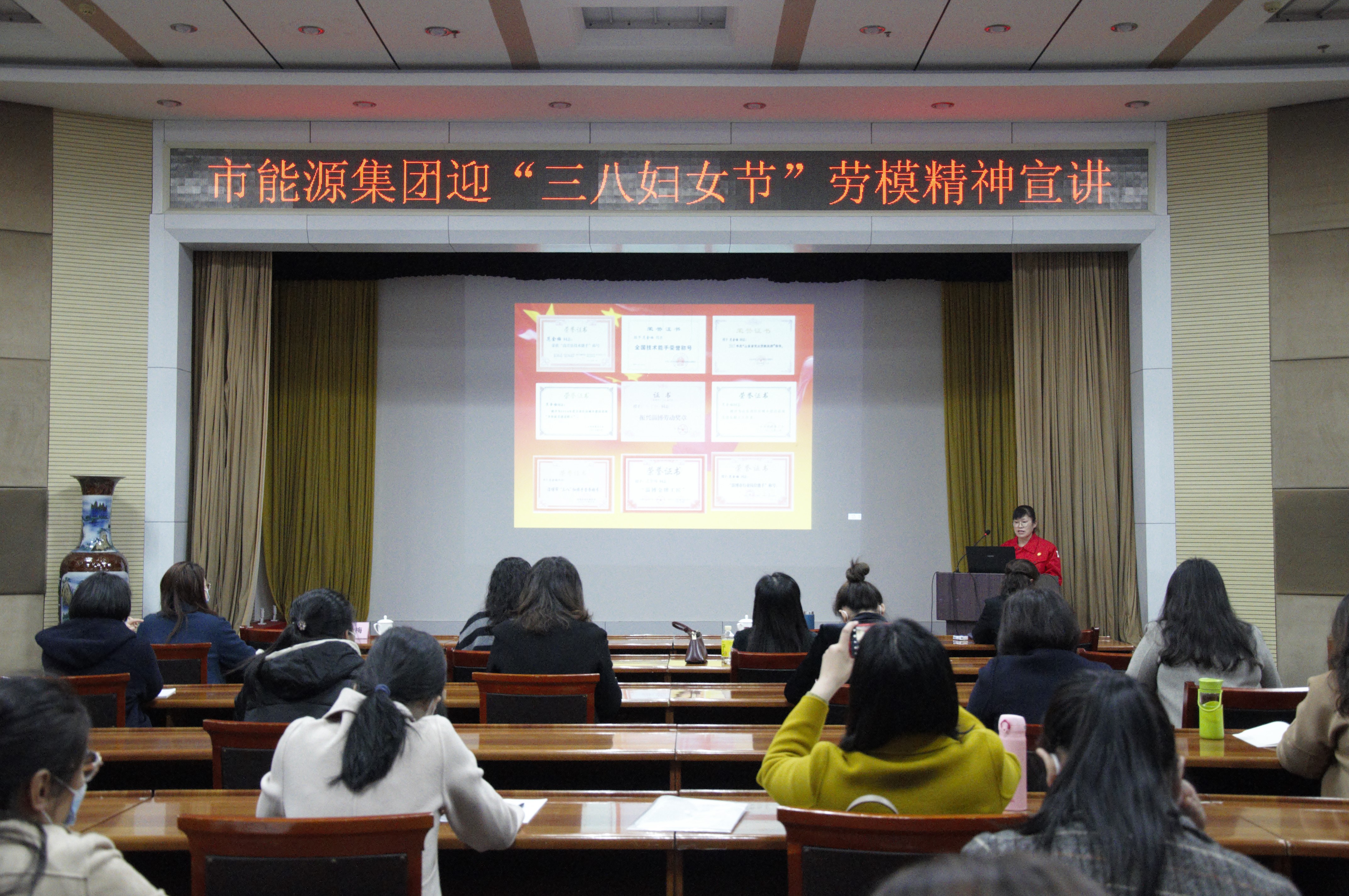 情滿(mǎn)三月天  巾幗心向黨(圖3)